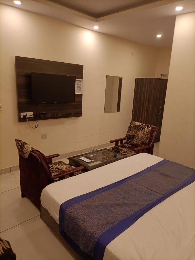 Hotel Aerotech Near Igi Airport ニューデリー エクステリア 写真